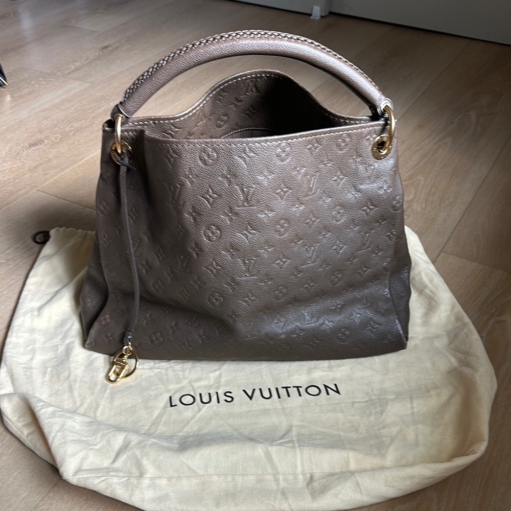Louis Vuitton Handbag ARTSY MM EMPEINTE OMBRÉ